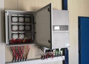 Instalación de cuadro eléctrico en la Granja Solar Requena